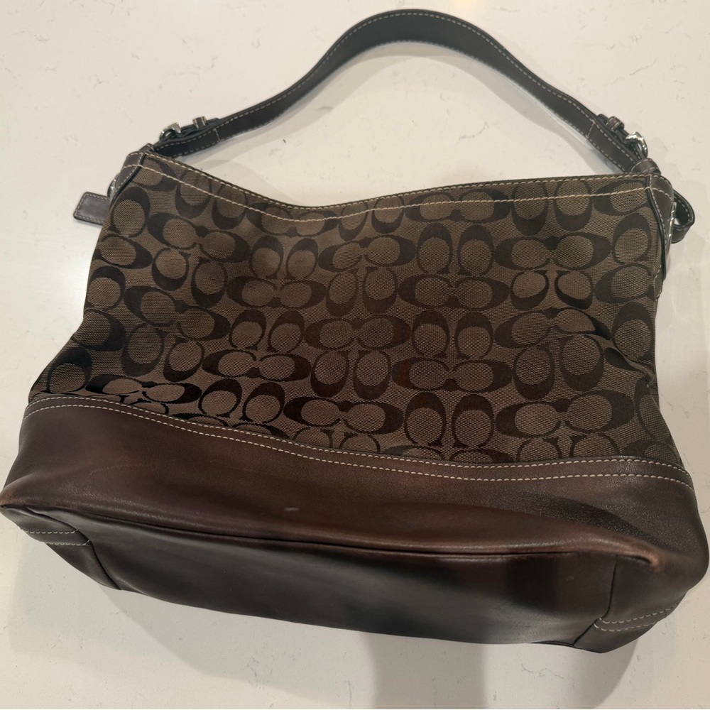 Coach large Signature Canvas Shoulder Bag dark brown jacquard with leather trim. - Picture 7 of 8